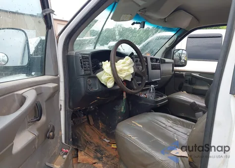 2004 Chevrolet Express z USA, uszkodzony, nr VIN 1GCHG35U041240256